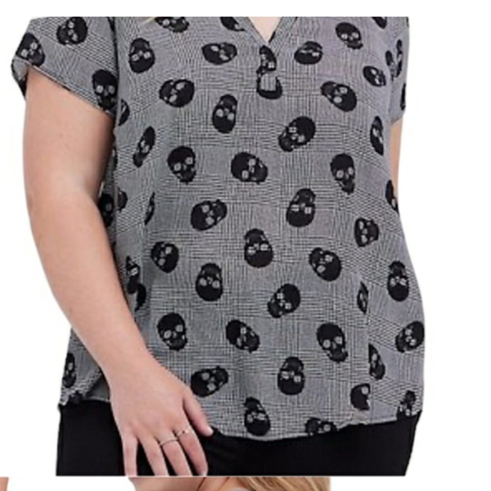 Torrid size 1 Skull blouse
